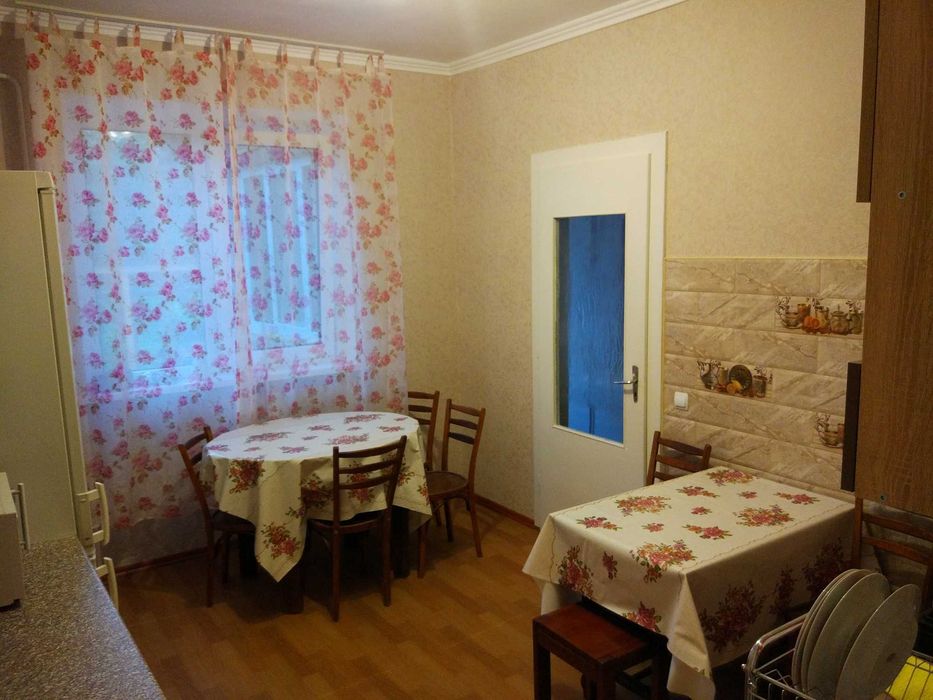 3 кімнати (з окремими санвузлами) у будинку без господарів побл. басей