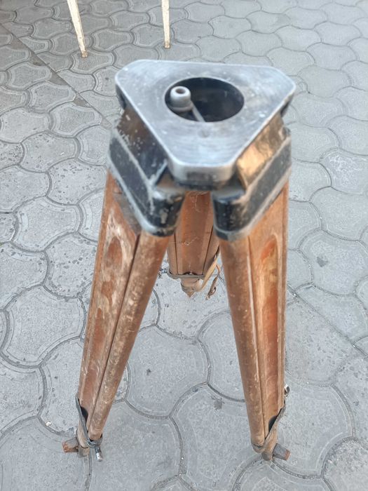 Теодолит Т14 с деревянным штативом ШР-160