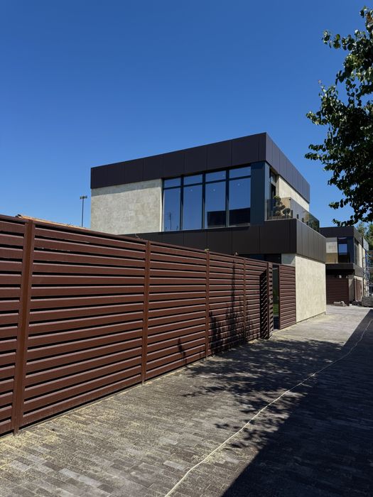 Будинок з підвалом на фонтані