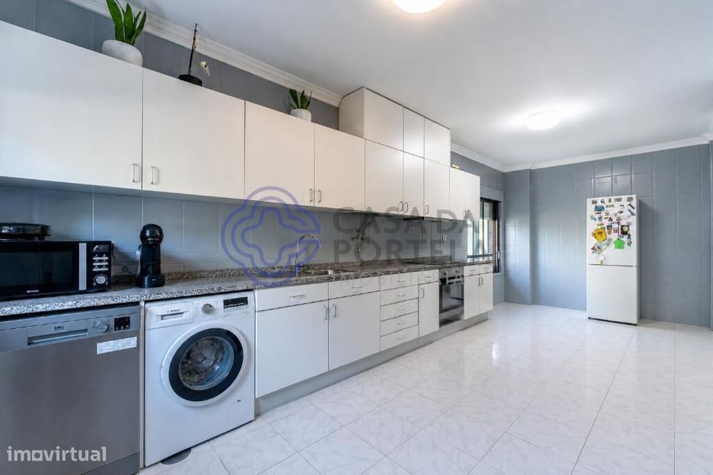 T3 com 140 m2, Suite e Garagem em Valongo