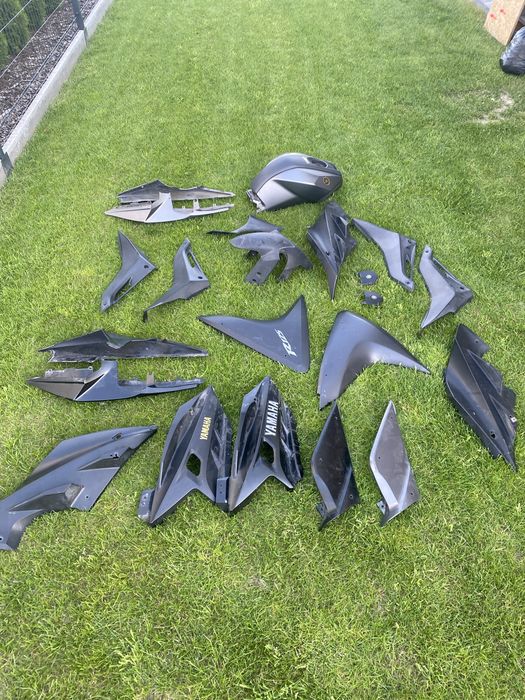 Czesci owiewki plastiki yamaha yzf r125 tlumik szybka bak