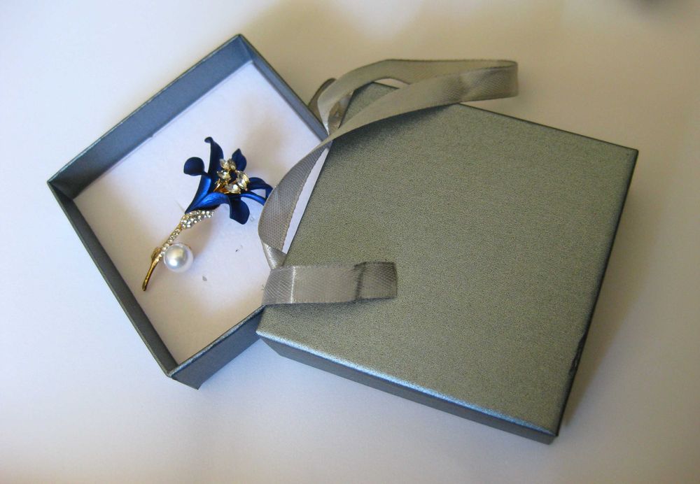 Alfinete / Broche / Pregadeira Lirio Azul c/ Perola NOVO