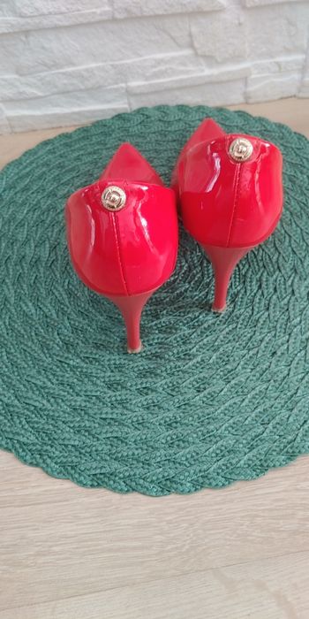 Szpilki lakierowane skora naturalna 37