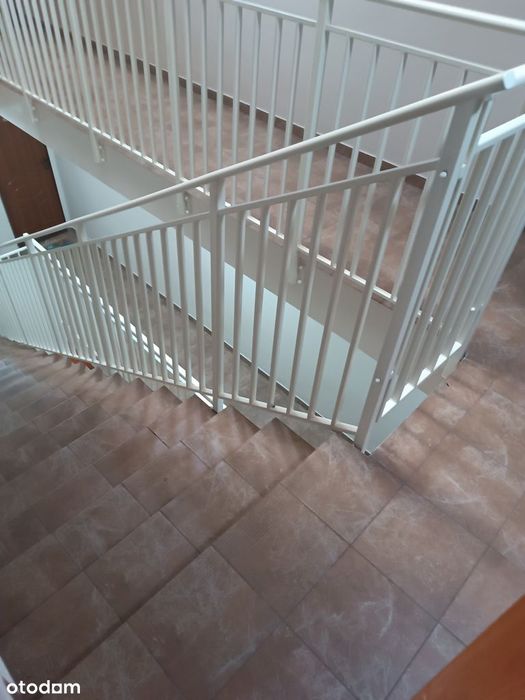 Południe - 2 piętro w bloku czteropiętrowym.