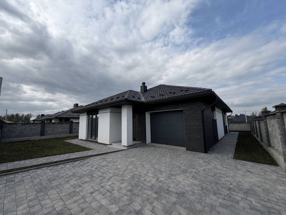 Продам окремий будинок американка з гаражем, чорновими роботами, ділянка 5 сот