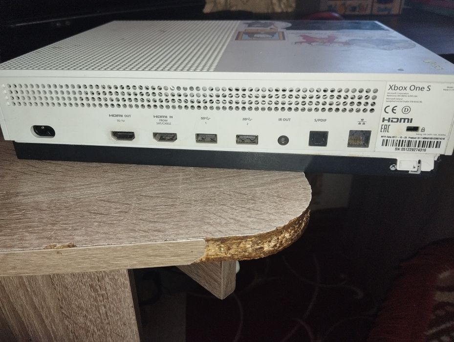 Консоль Xbox one s у непоганому стані