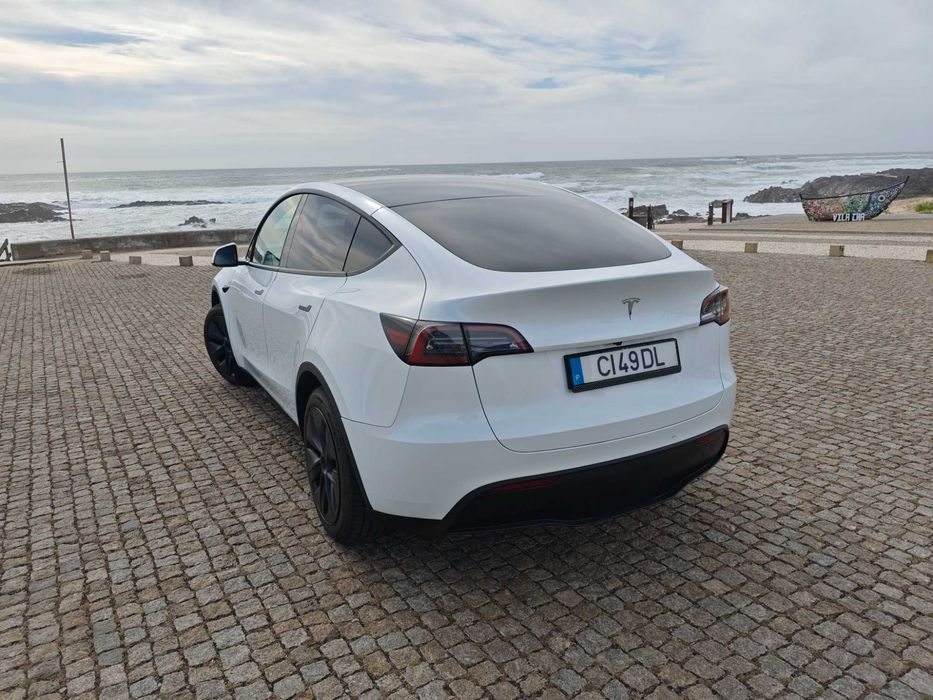 Tesla model Y premium Long Range RWD 2024