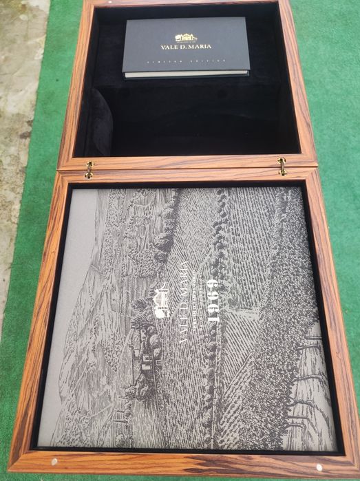 Caixa de vinho do Porto vale Dona Antónia 1969