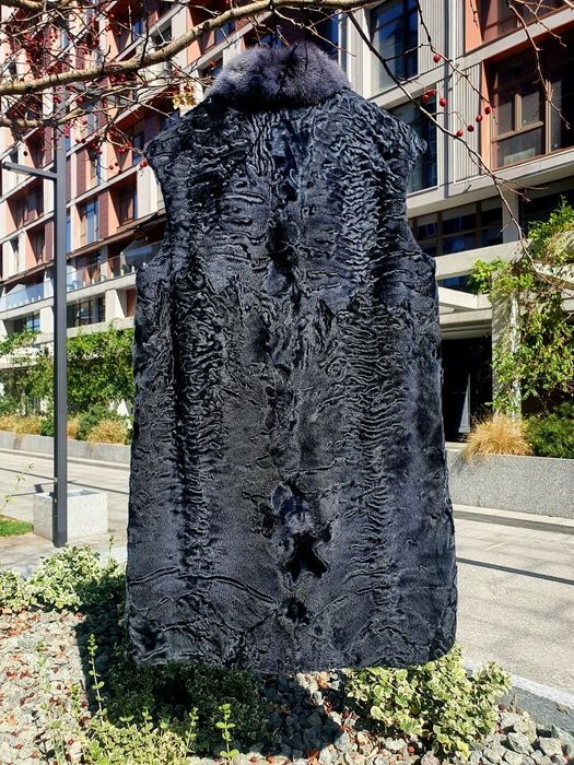 Жилет из каракуля, отделка норка Etna Furs, Kopenhagen fur, MaxMara