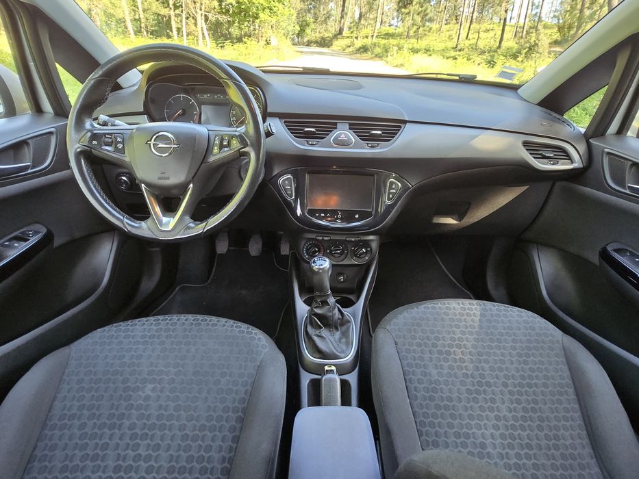 Carro em excelente estado , revisado sem nada a apontar