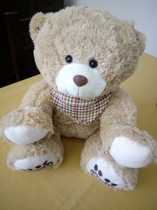 Urso Peluche tamanho médio