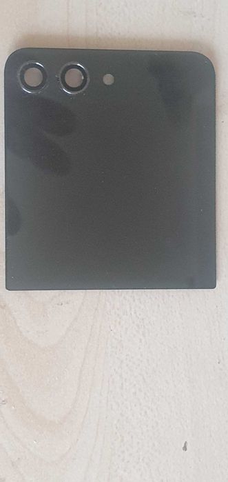 Oryginalny Wyświetlacz Zewnętrzny Samsung Galaxy Z Flip 5 (SM-F731B) - Stan Idealny!