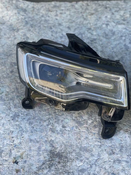 Фари Jeep Grand Cherokee