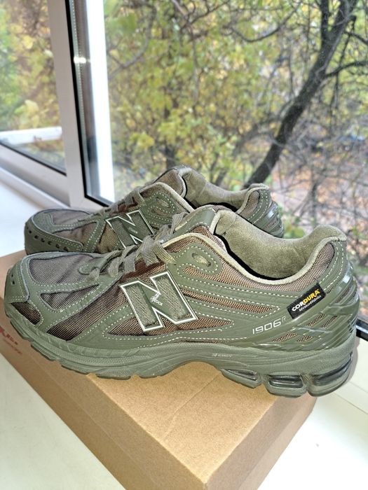 Кроссовки,черевики New balance