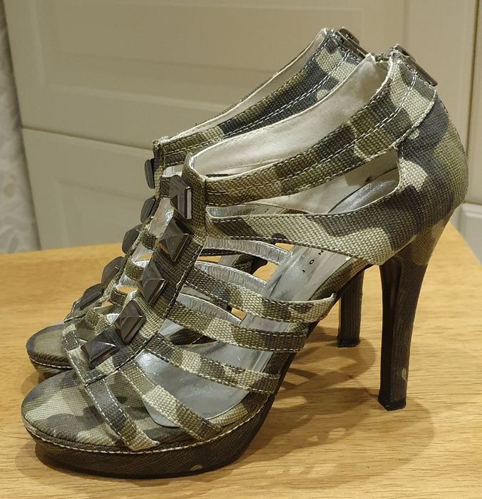 Szpilki / sandały / na platformie / moro / 37 / Never 2 Hot