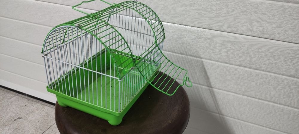 Pequena gaiola com acessórios