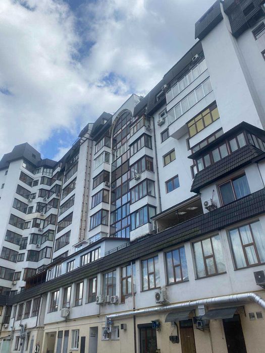 ПРОСТОРОВА 3-КІМНАТНА КВАРТИРА на стометрівці (26704)