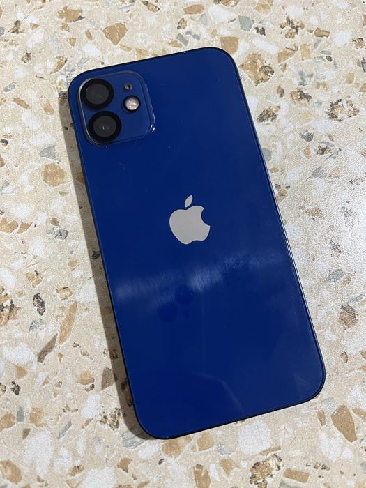 Продам айфон 12/256