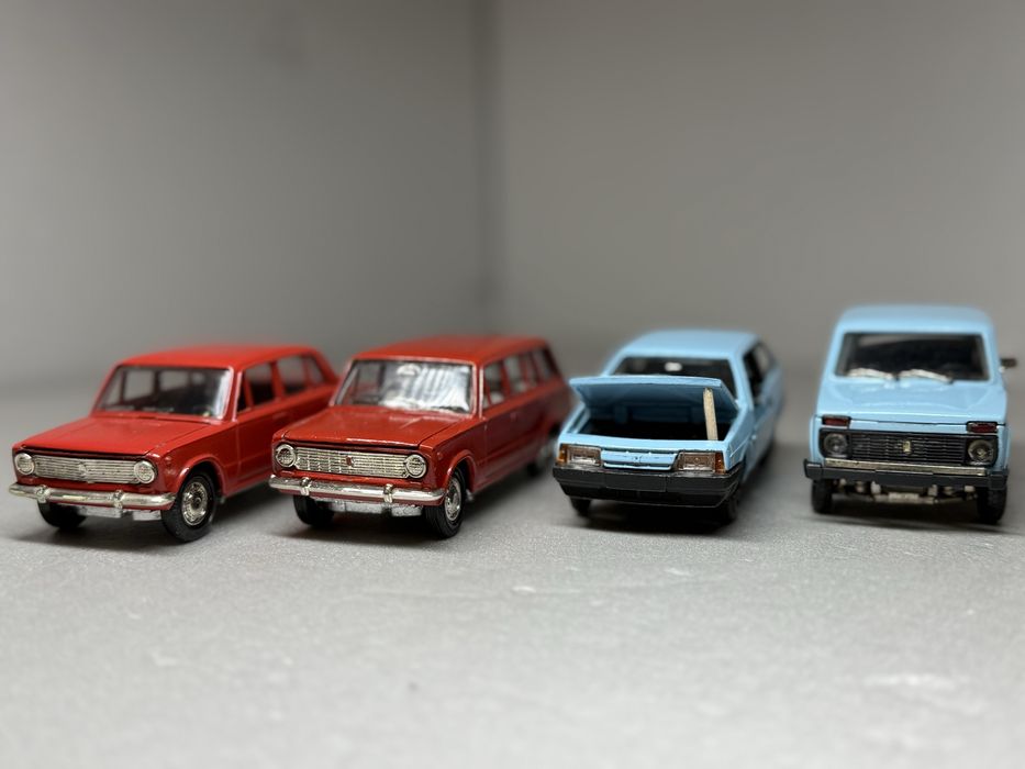 Колекція радянських автомобілів 1:43 моделі саратовські жигулі ваз