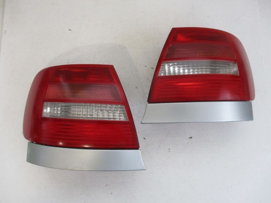 Farol Farolim Tras Audi A4 Esquerdo Direito