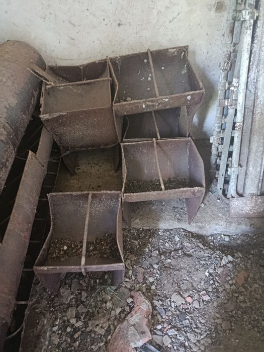 Продам кормушки для свиней
