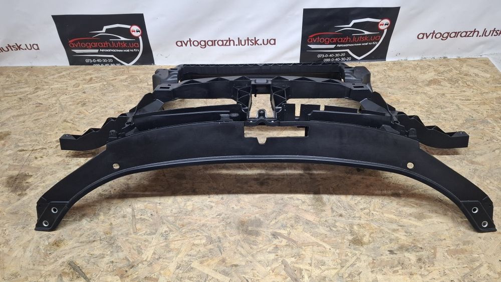 Передняя панель передня панель телевізор VW Touran Туран