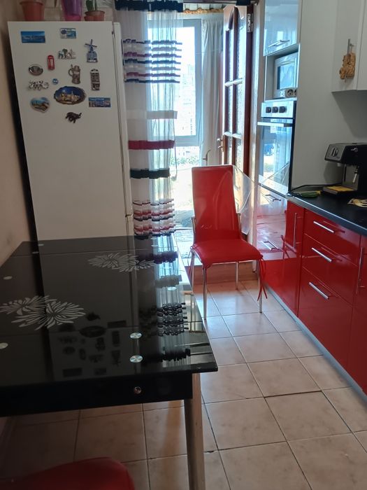 Продам стол для кухни.