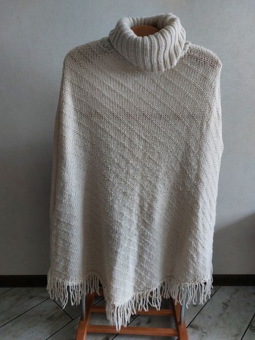 Пончо жіноче з китицями