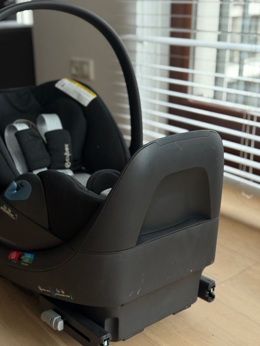 Fotelik Cybex Cloud G z baza (jak nowy)