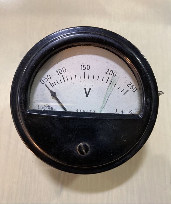 Woltomierz tablicowy 0-250V Lumel 1967r.
