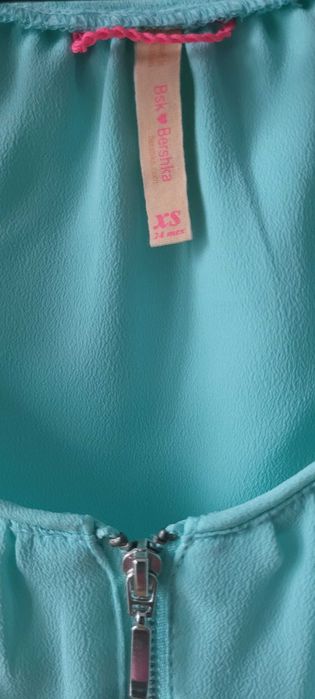 Blusa completamente nova