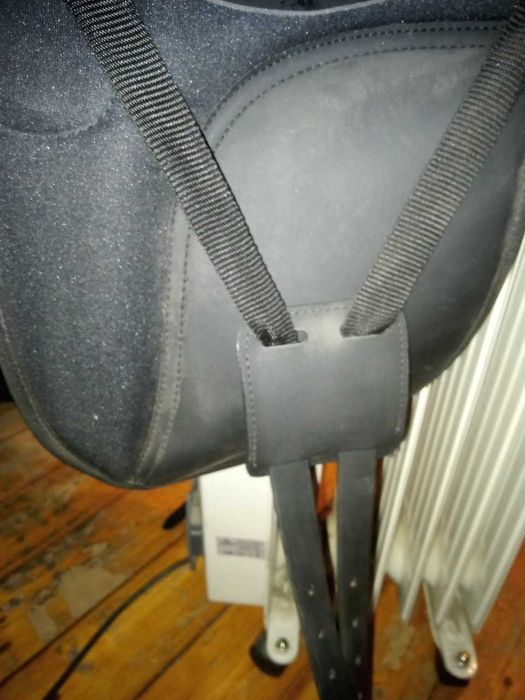 Продам новое седло для лошади