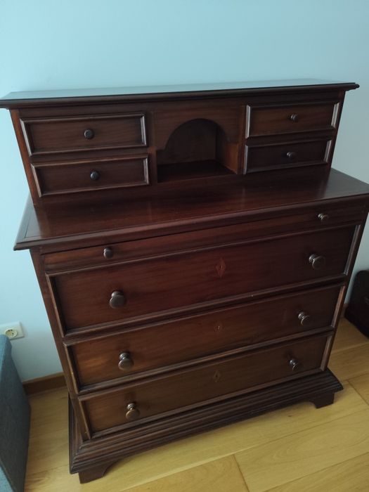 Cómoda escrivaninha em mogno