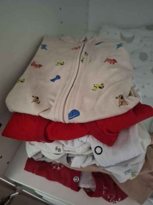 Oddam paczke ciuchow dla dziecka i rzeczy dla kobiety w ciazy