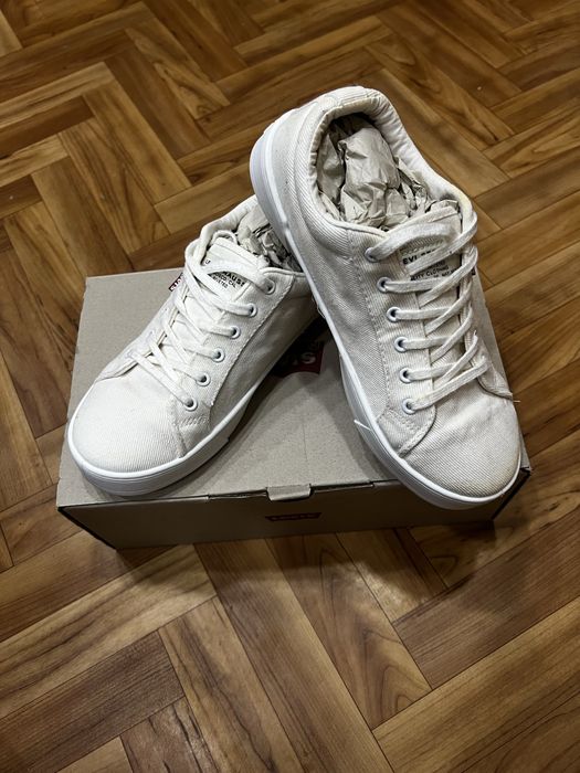 Levi’s Malibu 2.0 Off-White