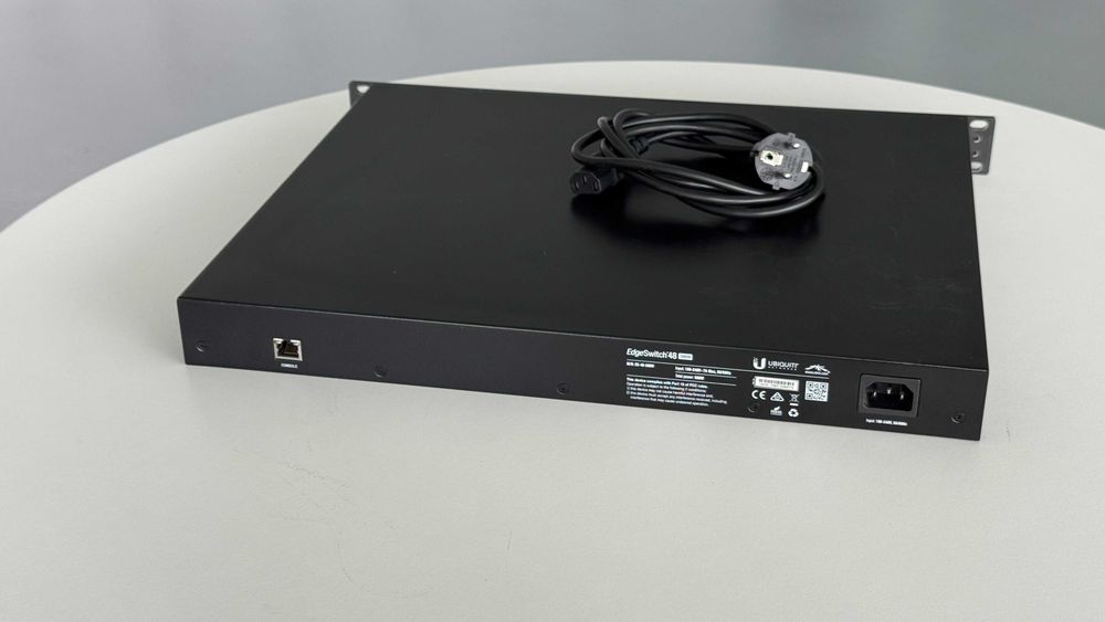 Switch Ubiquiti (ES-48-500W) - 48 portas Gigabit
