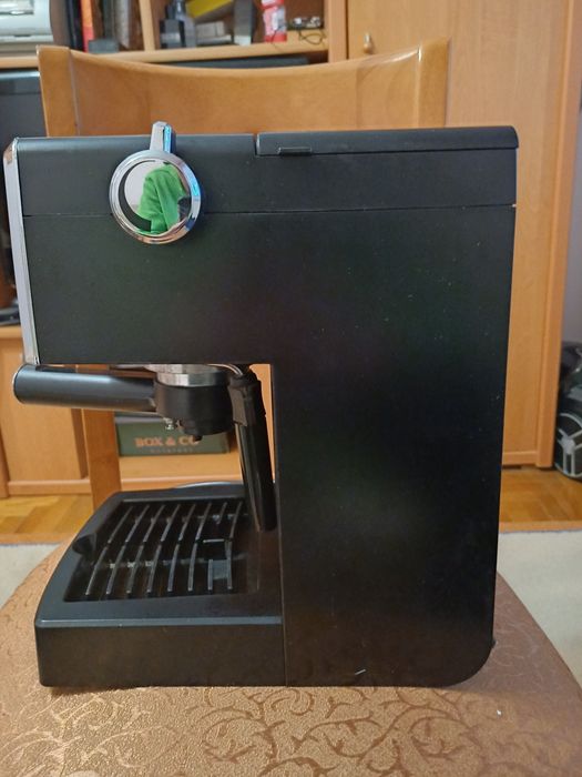 Автоматична кавоварка Saeco Poemia