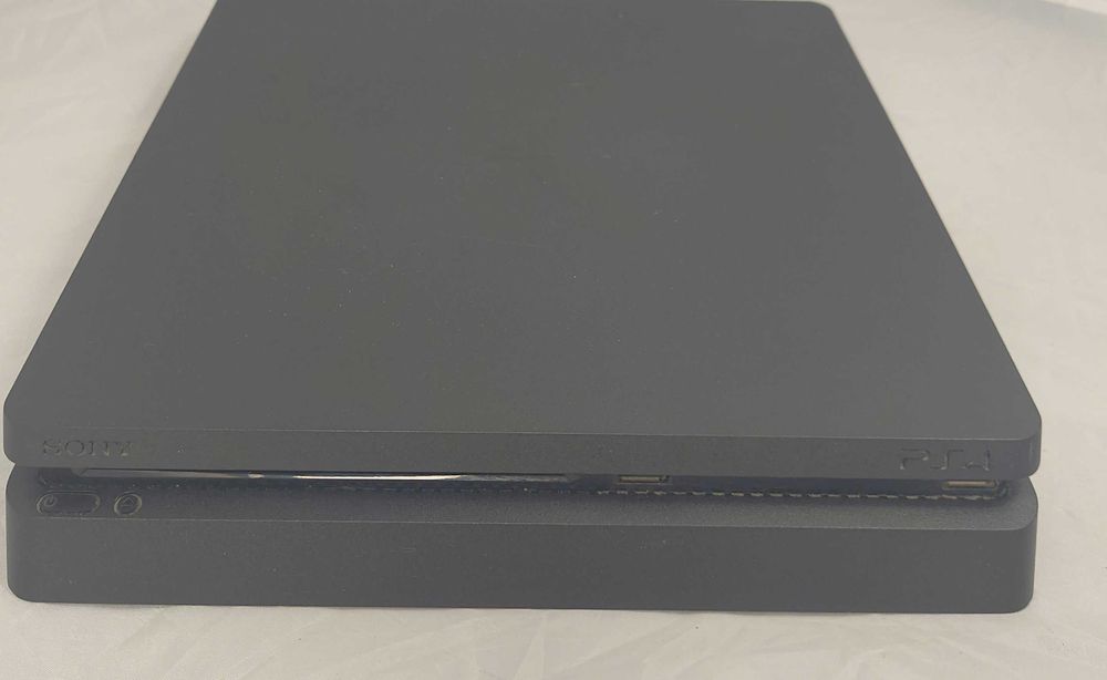 Konsola playstation 4 slim 1tb kable + pad