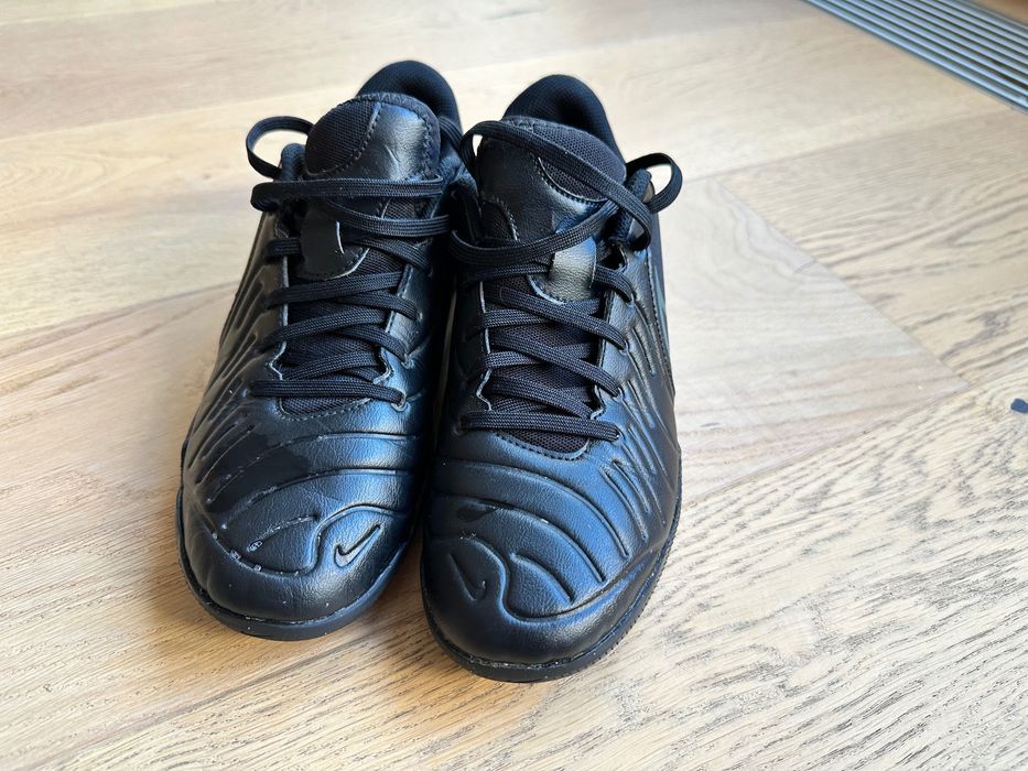 Sprzedam buty halowe Nike rozmiar 40