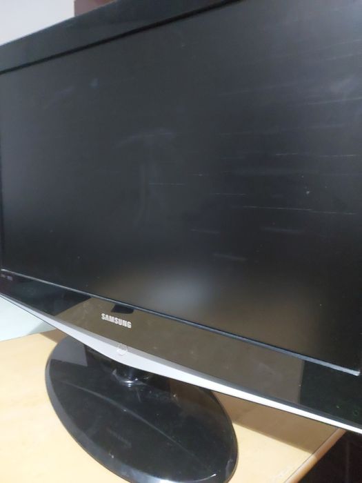 Плоский телевизор Самсугн. Торг