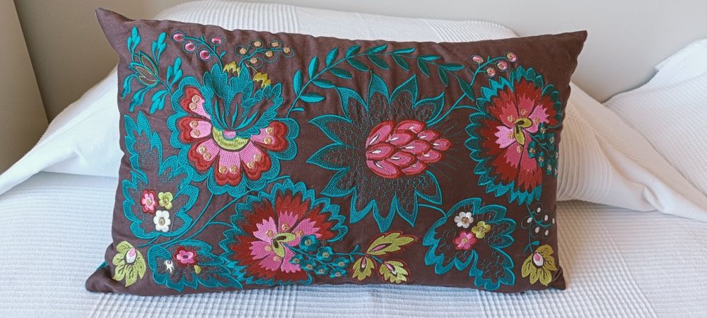 Almofada bordada