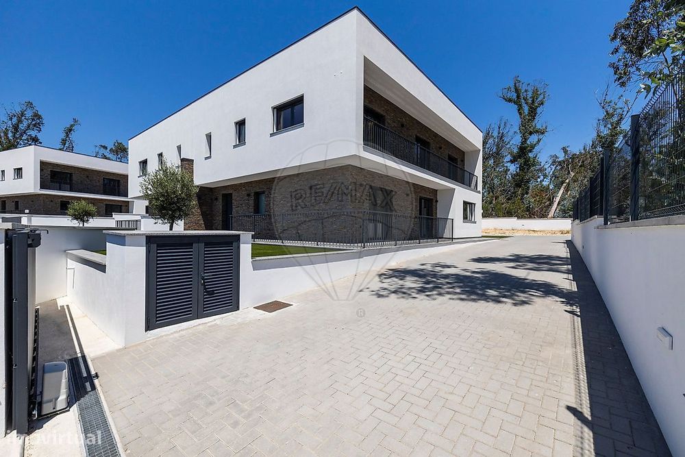 Moradia T4 para venda