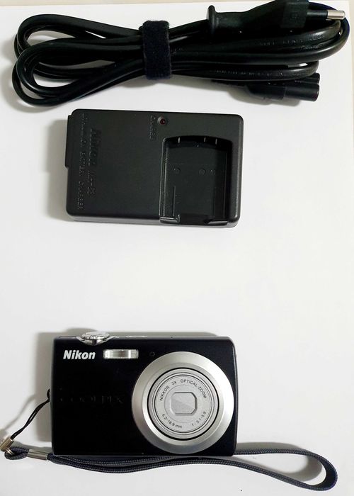 Nikon   Coolpix S203.