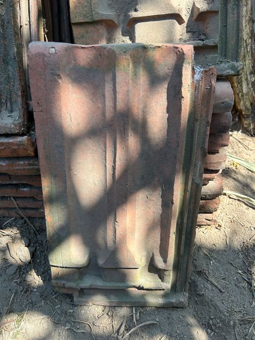 Telhas usadas vermelhas