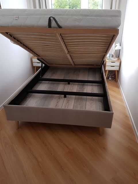 Łóżko z gładkim zagłowiem 140x200 z pojemnikiem PORTO