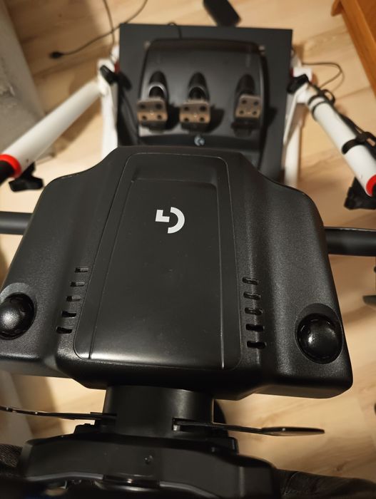 Komplet G923 TrueForce do PS5 lub PC z pedałami, shifterem i metalowym stojakiem