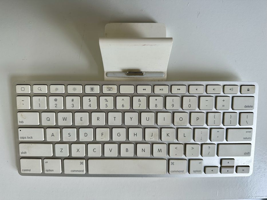 Teclado Apple para usar com iPad ou iPhone