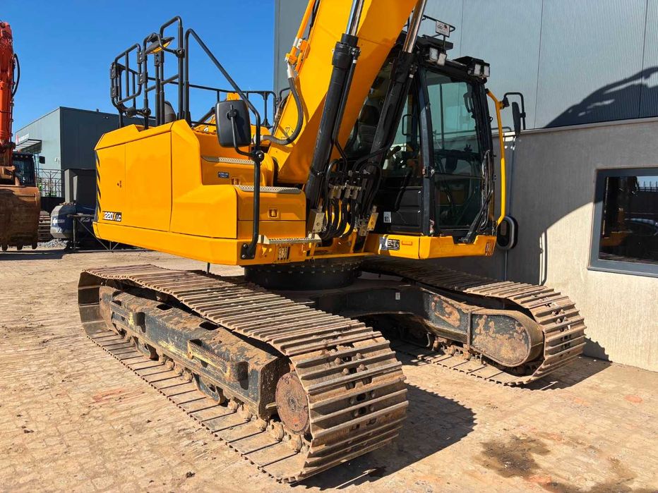 Гусеничний екскаватор JCB JS220 LC