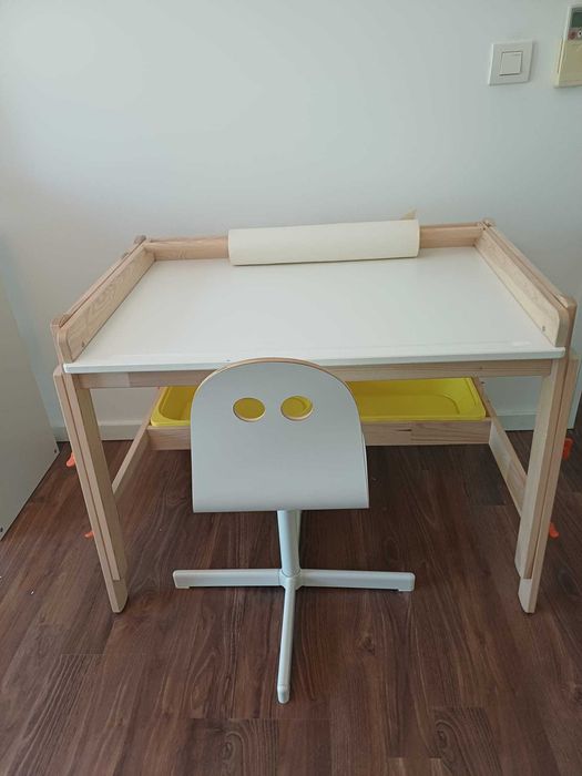 Secretária infantil IKEA FLISAT + Cadeira