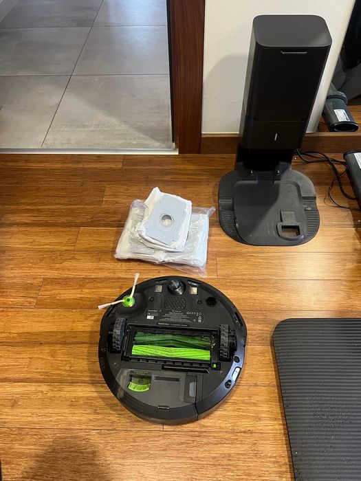 Roomba i7 wraz z stacją